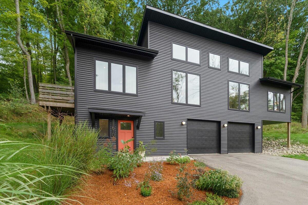Photo 3 of Single family home for sale at 11610 Grand River Dr, Lowell, MI 49331 | MLS# 70559562 | Listing updated on 2026-09-20