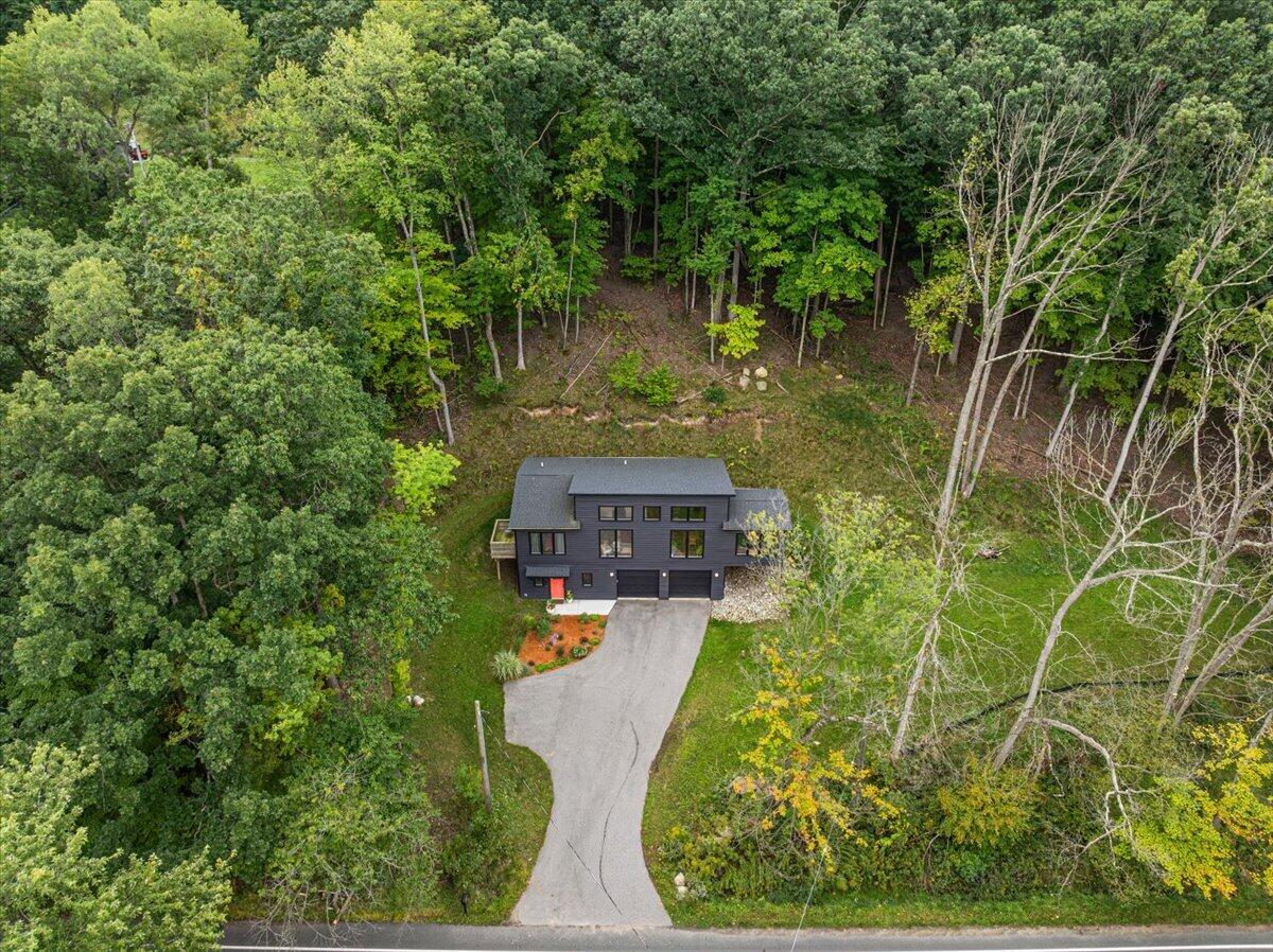 Photo 4 of Single family home for sale at 11610 Grand River Dr, Lowell, MI 49331 | MLS# 70559562 | Listing updated on 2026-09-20