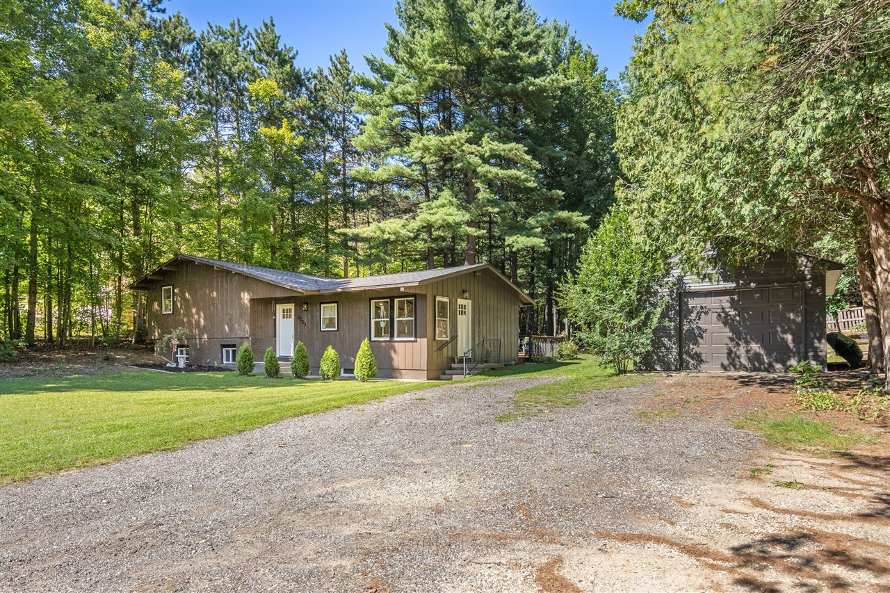 Photo 2 of Single family home for sale at 3233 13 Mile Rd, Rockford, MI 49341 | MLS# 70559563 | Listing updated on 2026-09-25