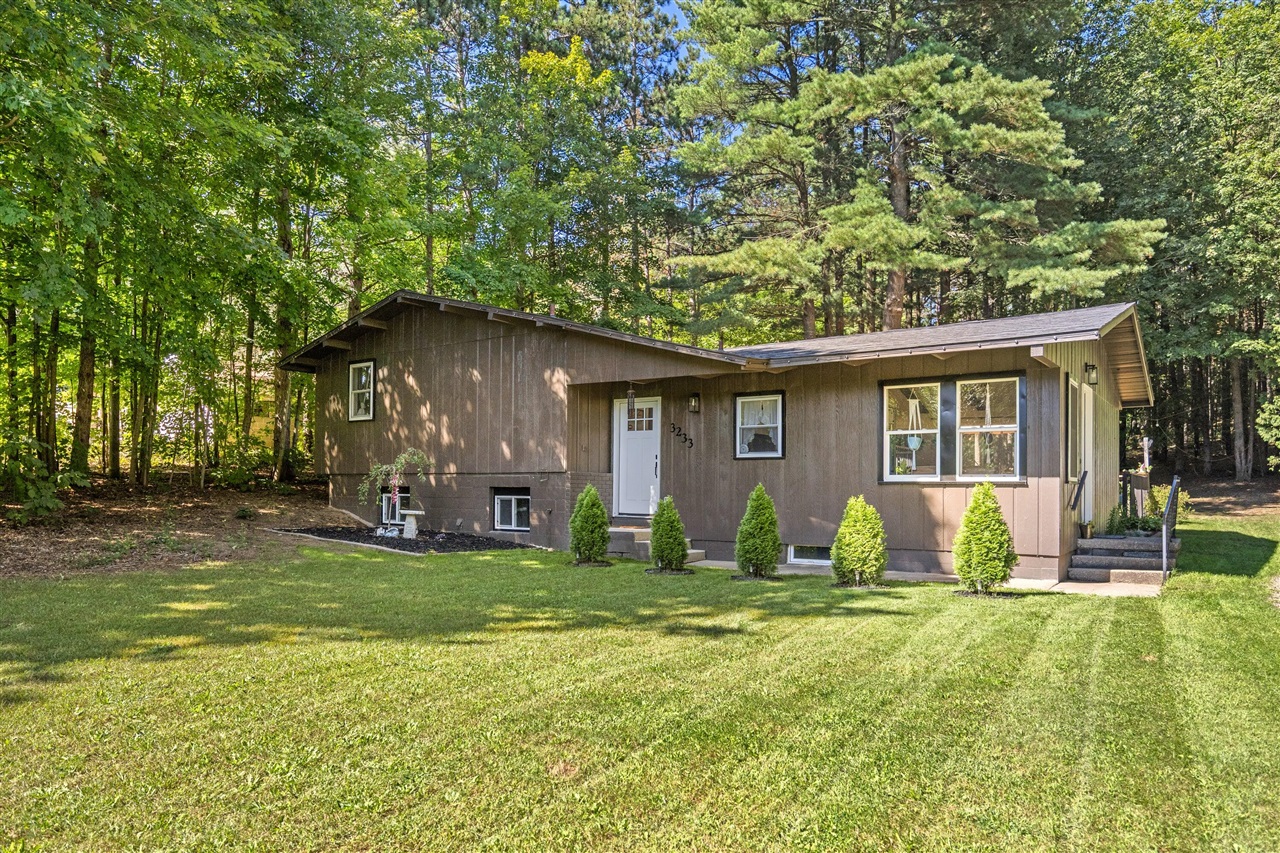 Photo 3 of Single family home for sale at 3233 13 Mile Rd, Rockford, MI 49341 | MLS# 70559563 | Listing updated on 2026-09-25