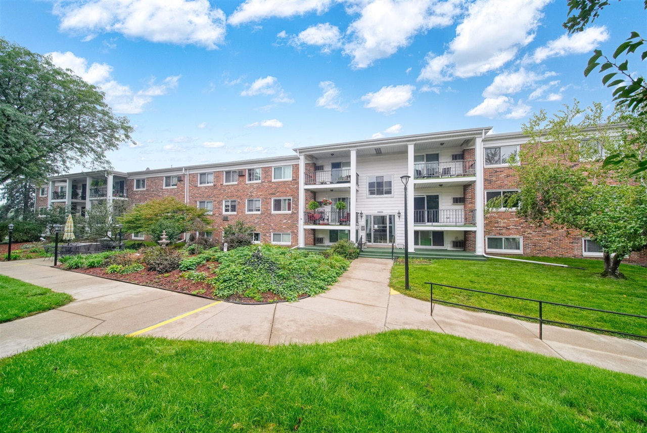 Photo 1 of Condo for sale at 806 W Michigan Ave #207W, Jackson, MI 49202 | MLS# 70559599 | Listing updated on 2026-09-19