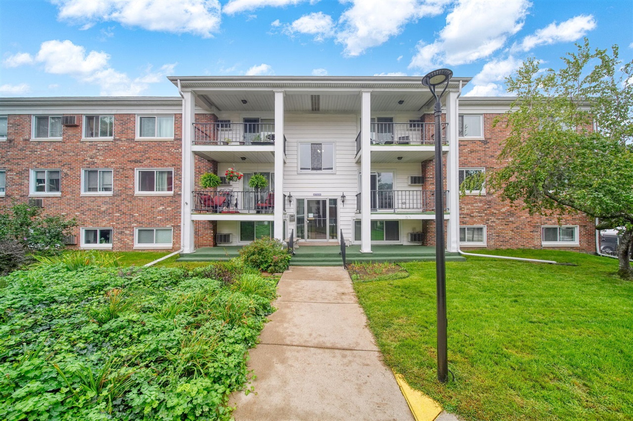 Photo 2 of Condo for sale at 806 W Michigan Ave #207W, Jackson, MI 49202 | MLS# 70559599 | Listing updated on 2026-09-19