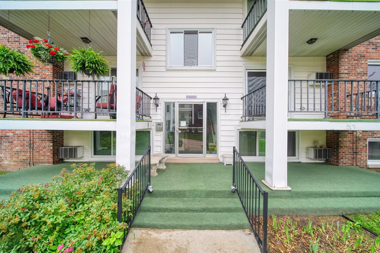 Photo 3 of Condo for sale at 806 W Michigan Ave #207W, Jackson, MI 49202 | MLS# 70559599 | Listing updated on 2026-09-19