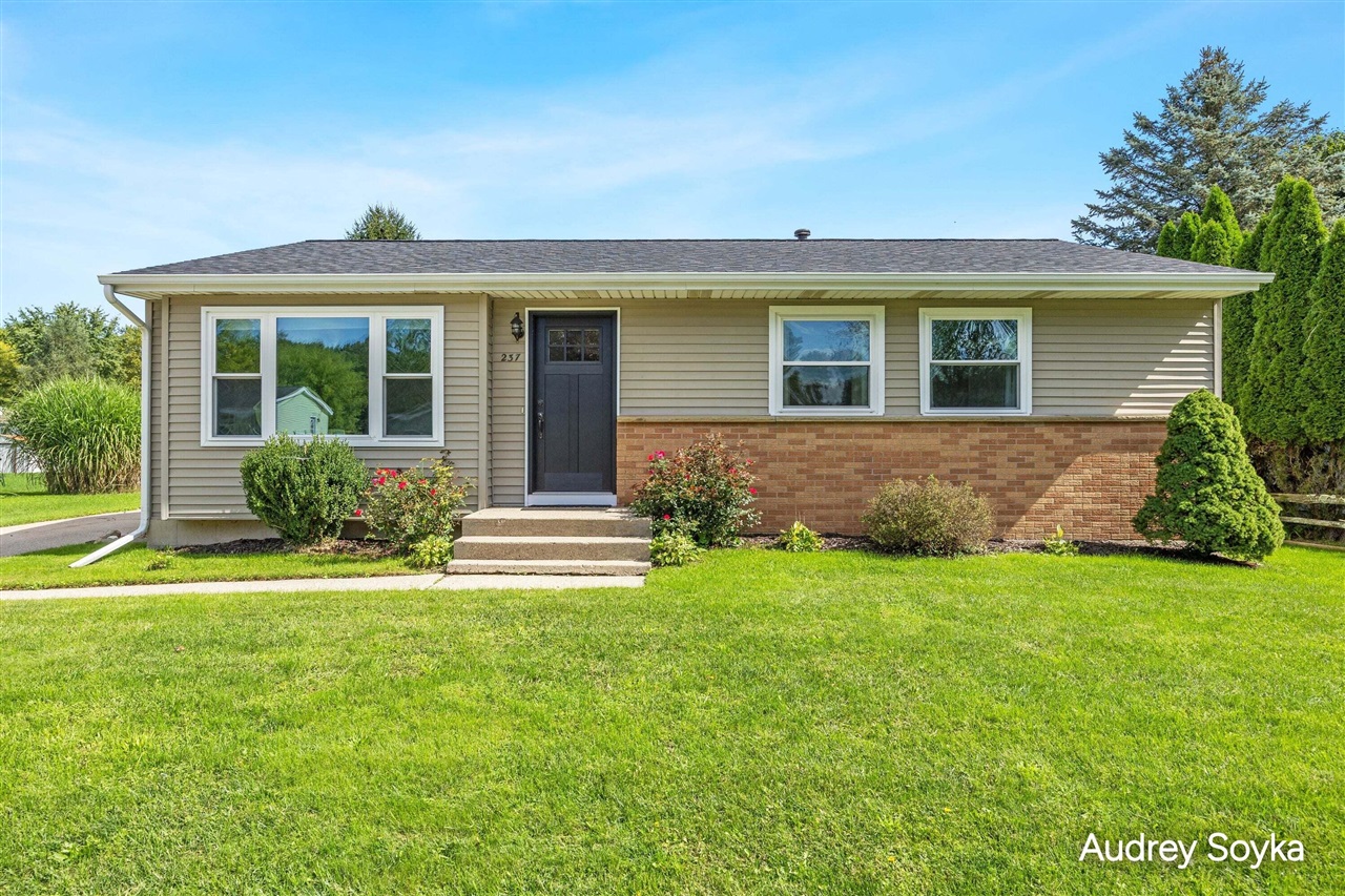 Photo 1 of Single family home for sale at 237 Roberta Jayne Dr, Lowell, MI 49331 | MLS# 70559648 | Listing updated on 2026-09-25