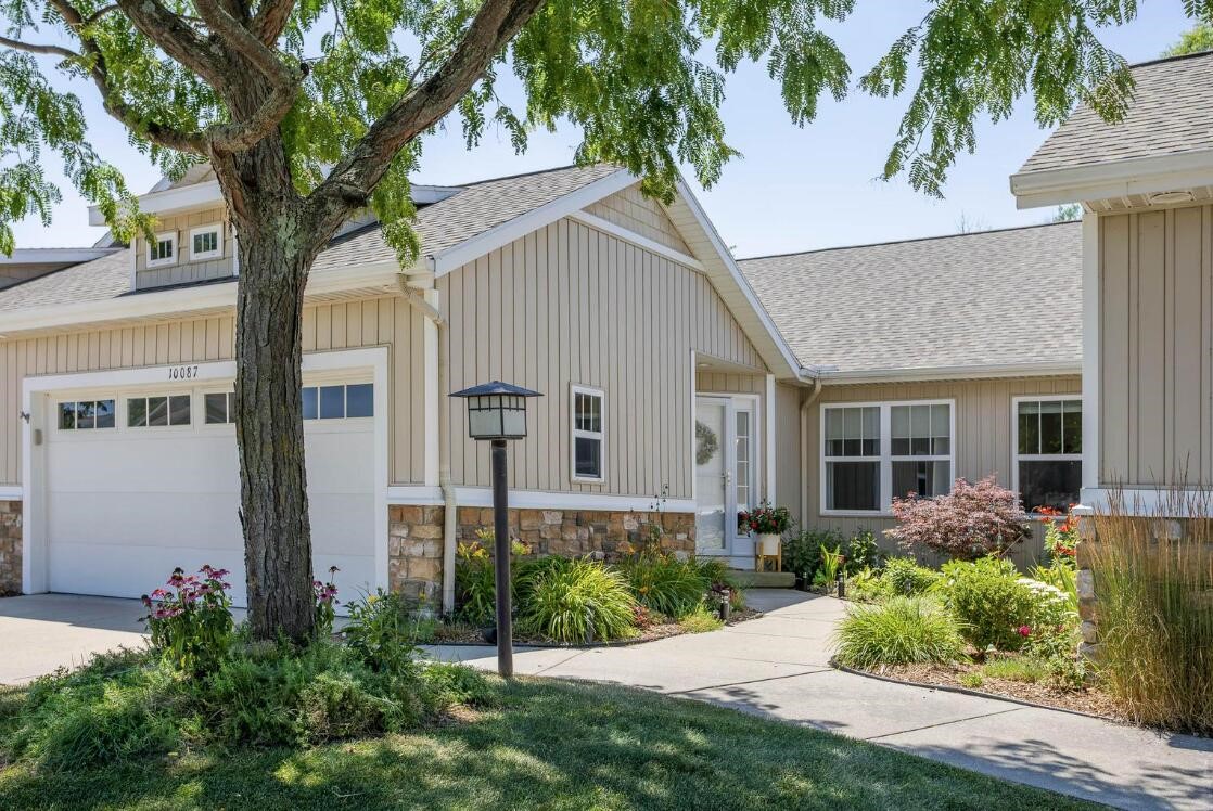Condo for sale at 10087 S Crossroads Cir, Caledonia, MI 49316 | MLS# 70559659