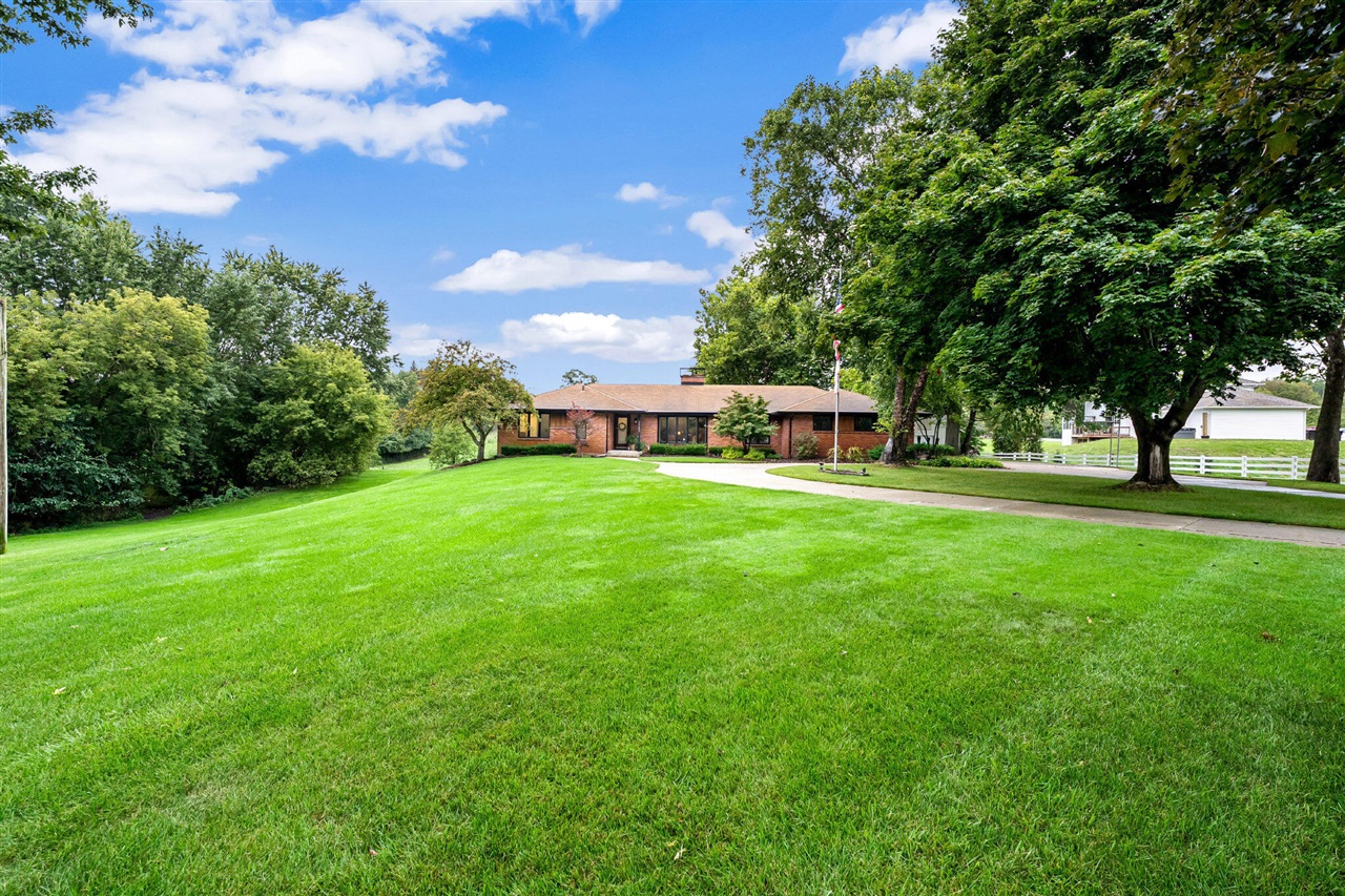 Photo 2 of Single family home for sale at 2305 Leffingwell Ave, Grand Rapids, MI 49525 | MLS# 70559660 | Listing updated on 2026-09-19