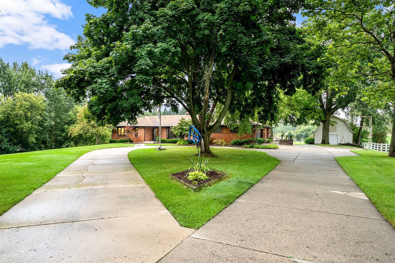 Photo 3 of Single family home for sale at 2305 Leffingwell Ave, Grand Rapids, MI 49525 | MLS# 70559660 | Listing updated on 2026-09-19
