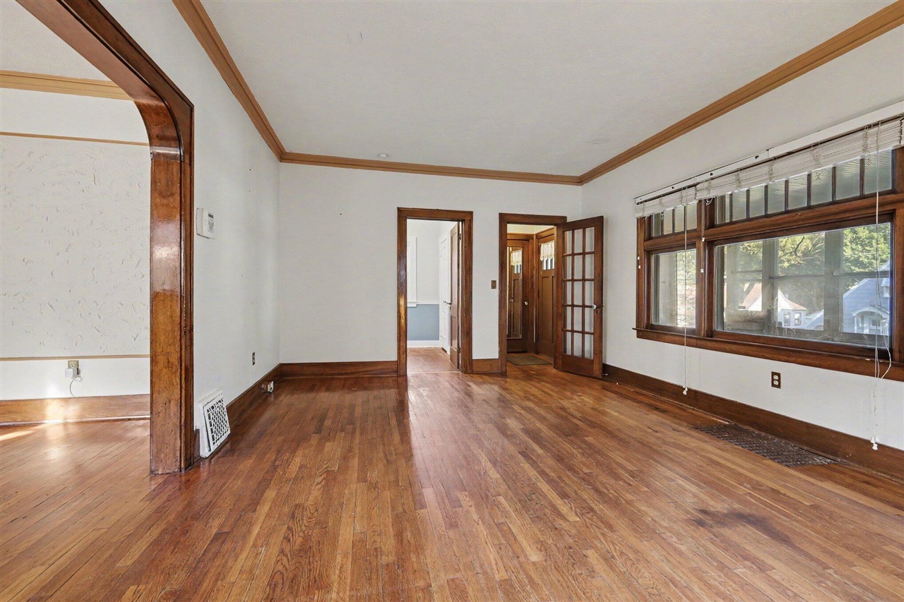 Photo 3 of Single family home for sale at 1036 Dickinson St, Grand Rapids, MI 49507 | MLS# 70559677 | Listing updated on 2026-09-21
