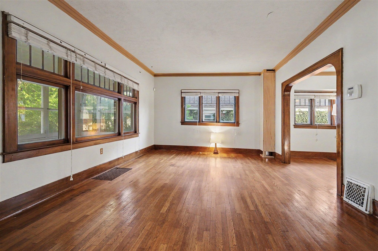 Photo 4 of Single family home for sale at 1036 Dickinson St, Grand Rapids, MI 49507 | MLS# 70559677 | Listing updated on 2026-09-21