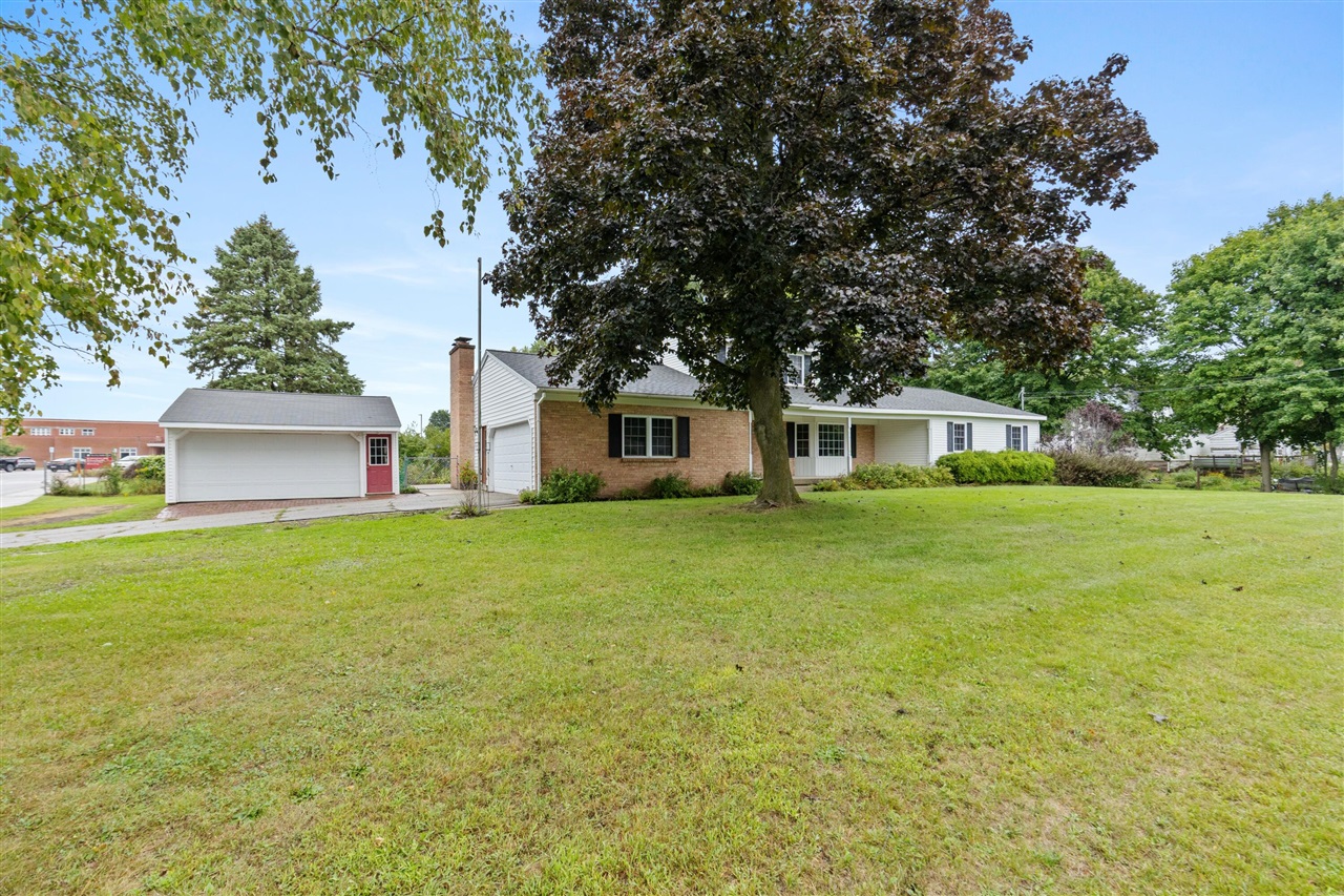 Photo 2 of Single family home for sale at 35 W Clark St, Kent City, MI 49330 | MLS# 70559679 | Listing updated on 2026-09-29