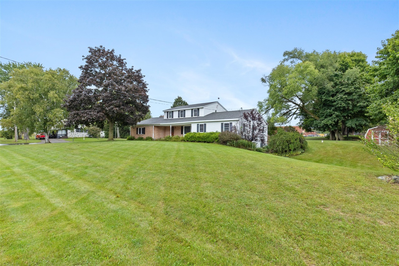 Photo 3 of Single family home for sale at 35 W Clark St, Kent City, MI 49330 | MLS# 70559679 | Listing updated on 2026-09-29