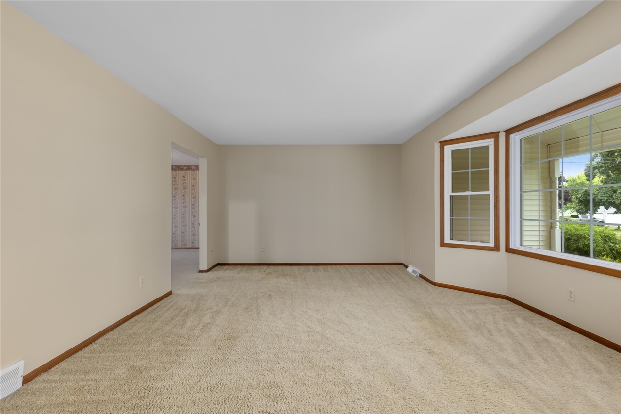 Photo 4 of Single family home for sale at 35 W Clark St, Kent City, MI 49330 | MLS# 70559679 | Listing updated on 2026-09-29