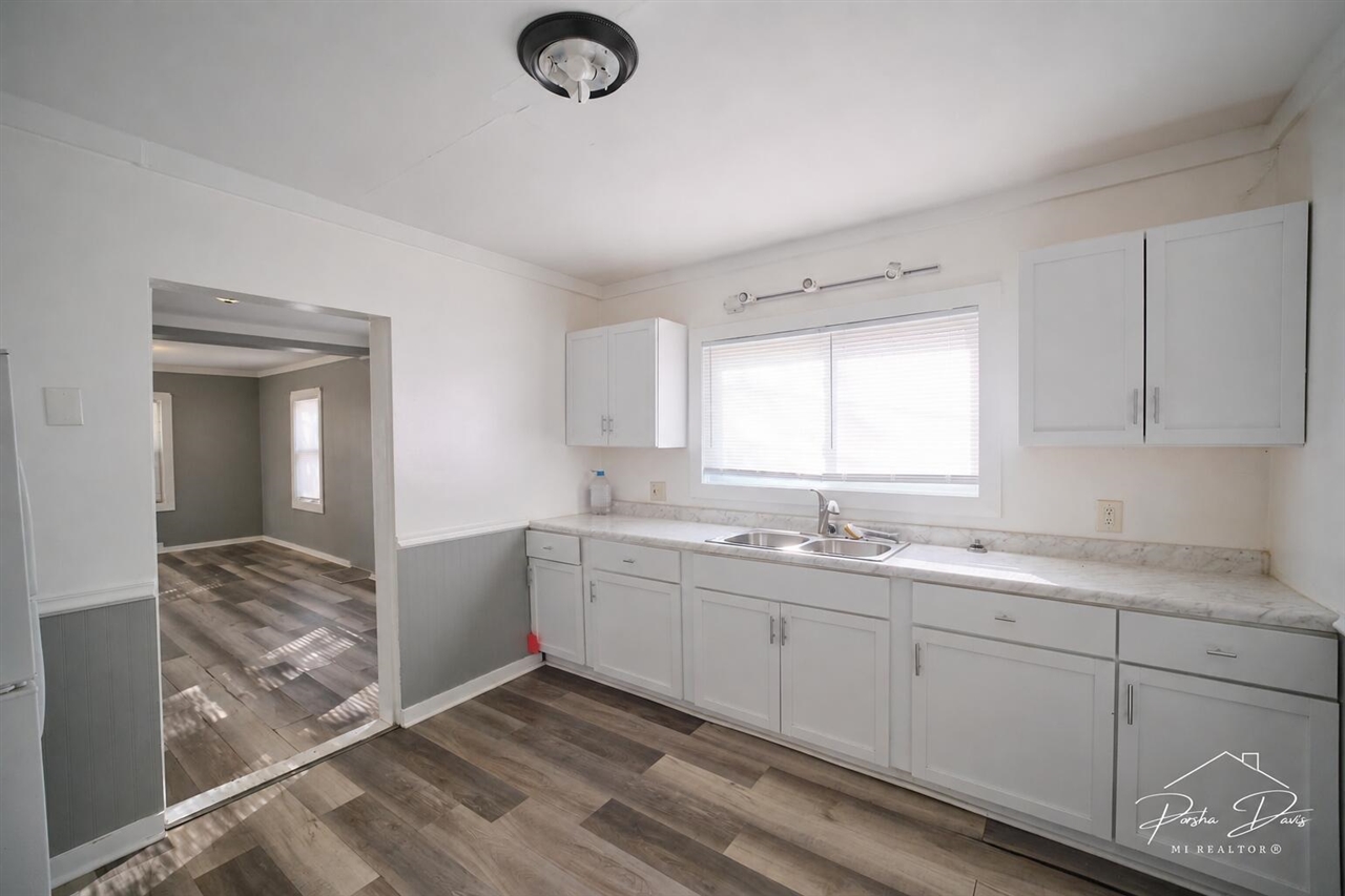 Listing Photo 5 - Condo for sale in building located at 1219 Boston St, Grand Rapids, MI 49507