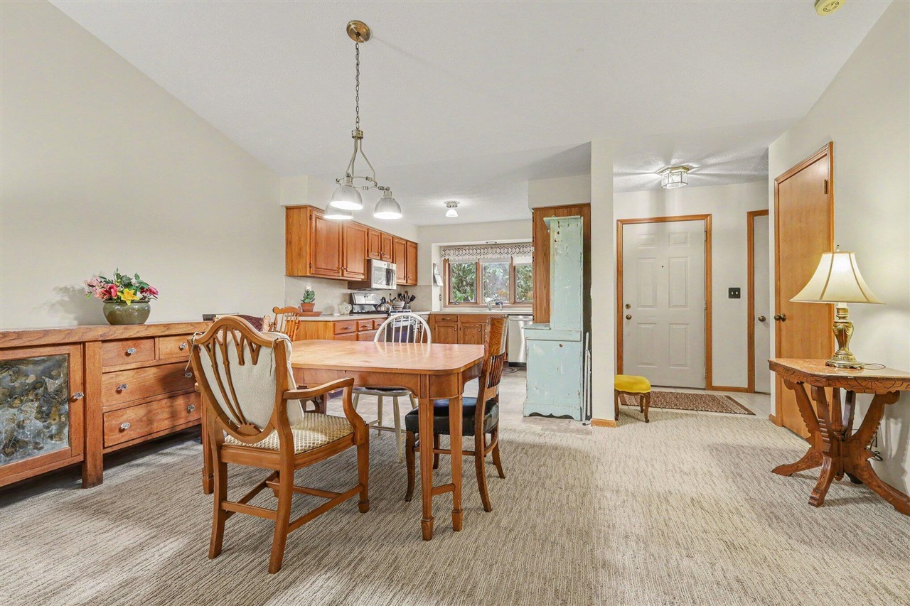 Photo 4 of Condo for sale at 3114 Maple Villa Dr, Grand Rapids, MI 49508 | MLS# 70559718 | Listing updated on 2026-09-24