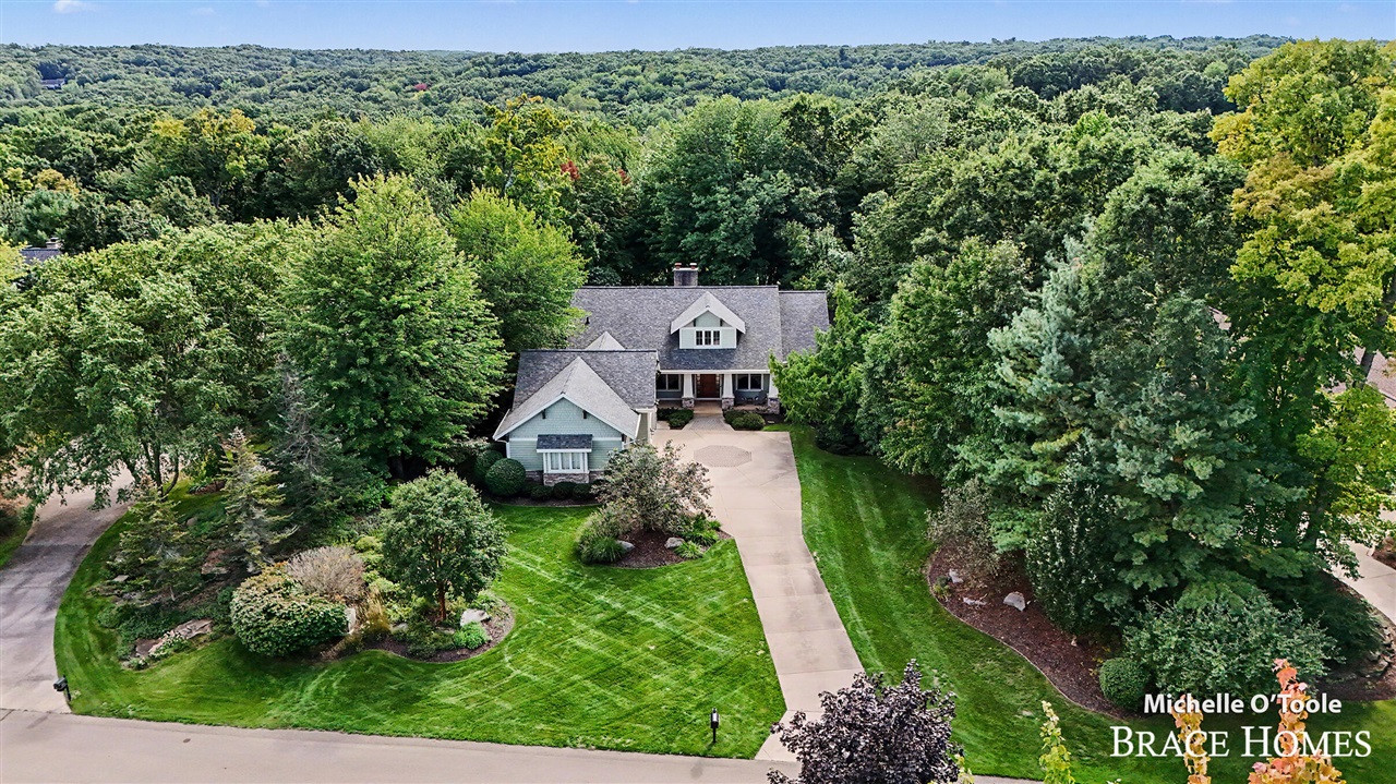 Photo 1 of Mansion for sale at 4260 S Oak Pointe Ct, Grand Rapids, MI 49525 | MLS# 70559736 | Listing updated on 2026-10-06