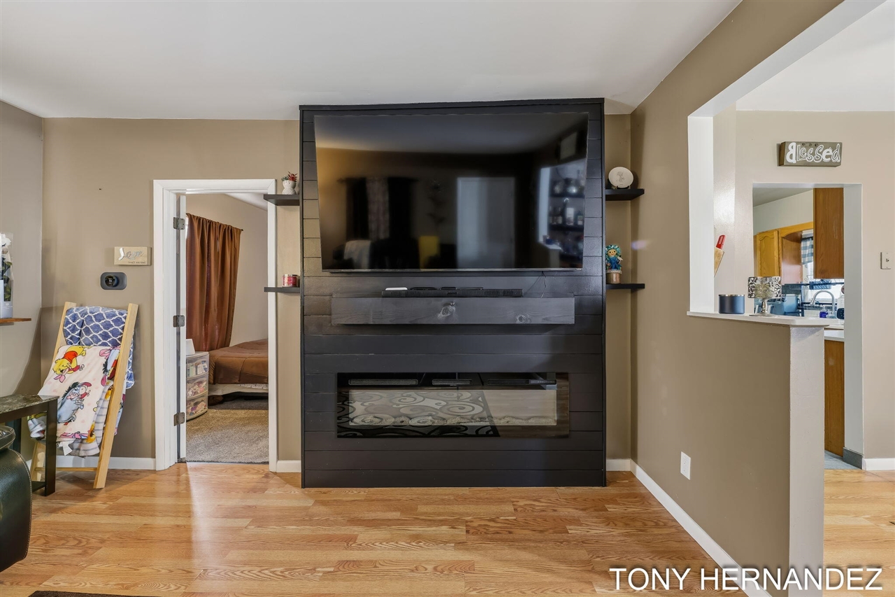 Photo 2 of Single family home for sale at 128 Burt St, Grand Rapids, MI 49548 | MLS# 70559746 | Listing updated on 2026-09-21