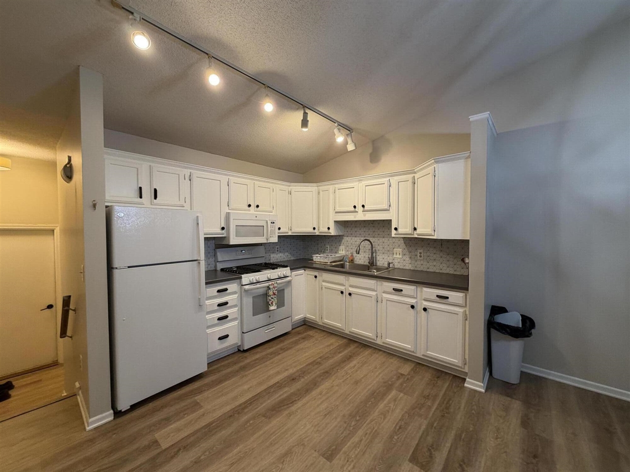 Photo 1 of Condo for sale at 161 Laurelwood Ct #98, Grand Rapids, MI 49548 | MLS# 70559788 | Listing updated on 2026-09-21