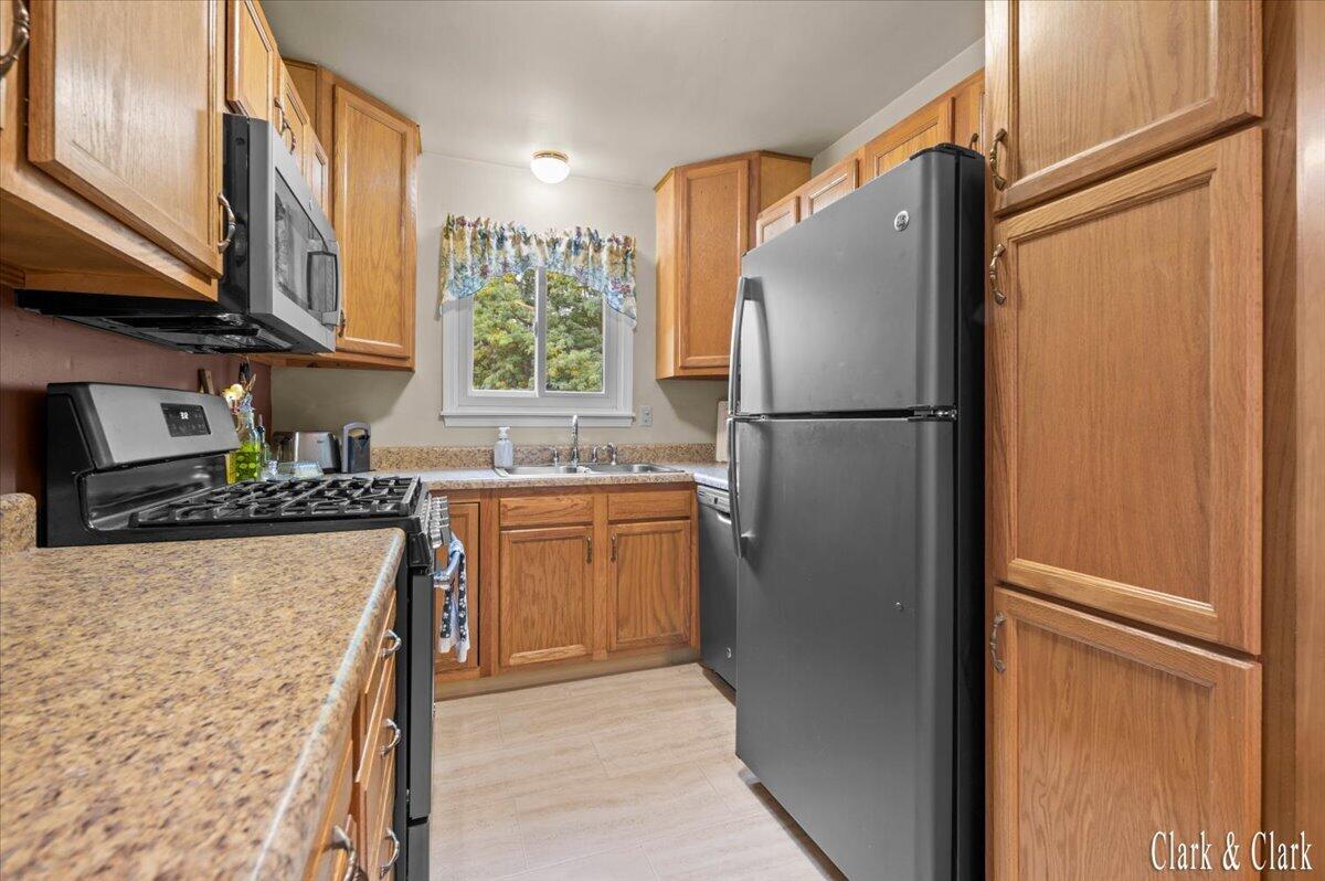 Photo 3 of Single family home for sale at 324 Elizabeth Dean Dr, Lowell, MI 49331 | MLS# 70559801 | Listing updated on 2026-10-01