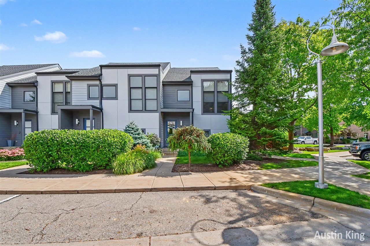 Condo for sale at 2114 New Town Dr, Grand Rapids, MI 49525 | MLS# 70559820