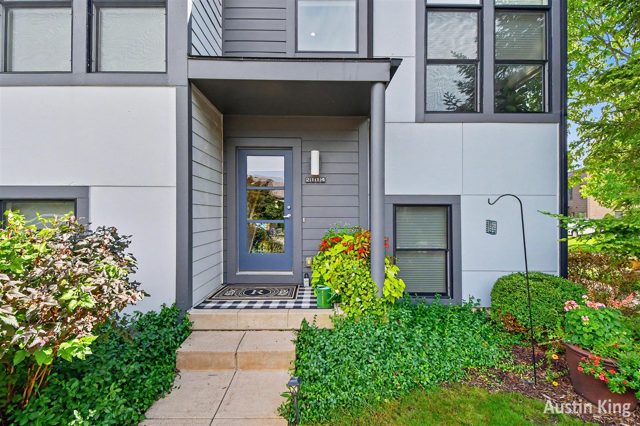 Photo 3 of Condo for sale at 2114 New Town Dr, Grand Rapids, MI 49525 | MLS# 70559820 | Listing updated on 2026-10-05