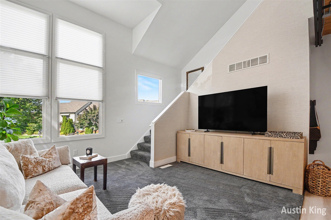 Listing Photo 5 - Condo for sale in building located at 2114 New Town Dr, Grand Rapids, MI 49525