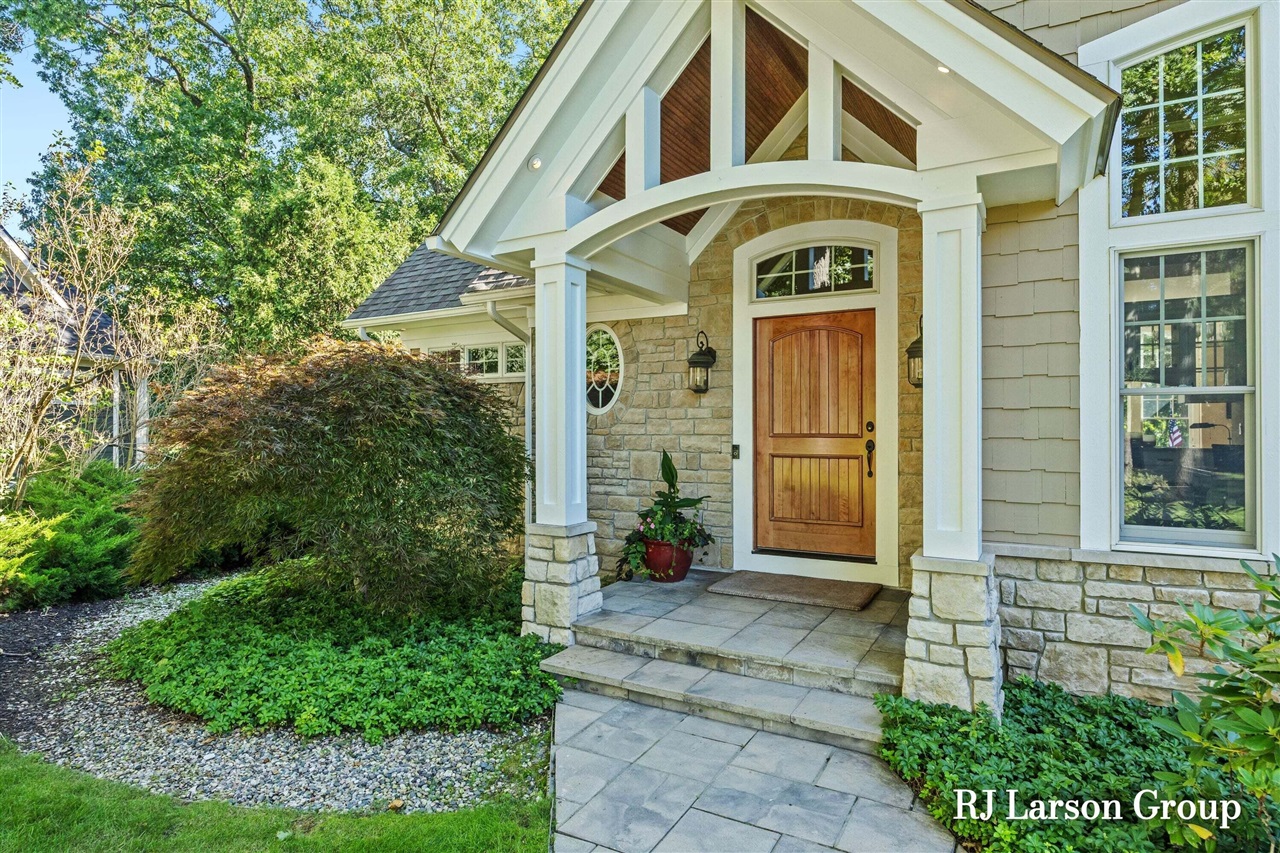 Photo 2 of Single family home for sale at 4350 S Oak Pointe Ct, Grand Rapids, MI 49525 | MLS# 70559860 | Listing updated on 2026-09-24