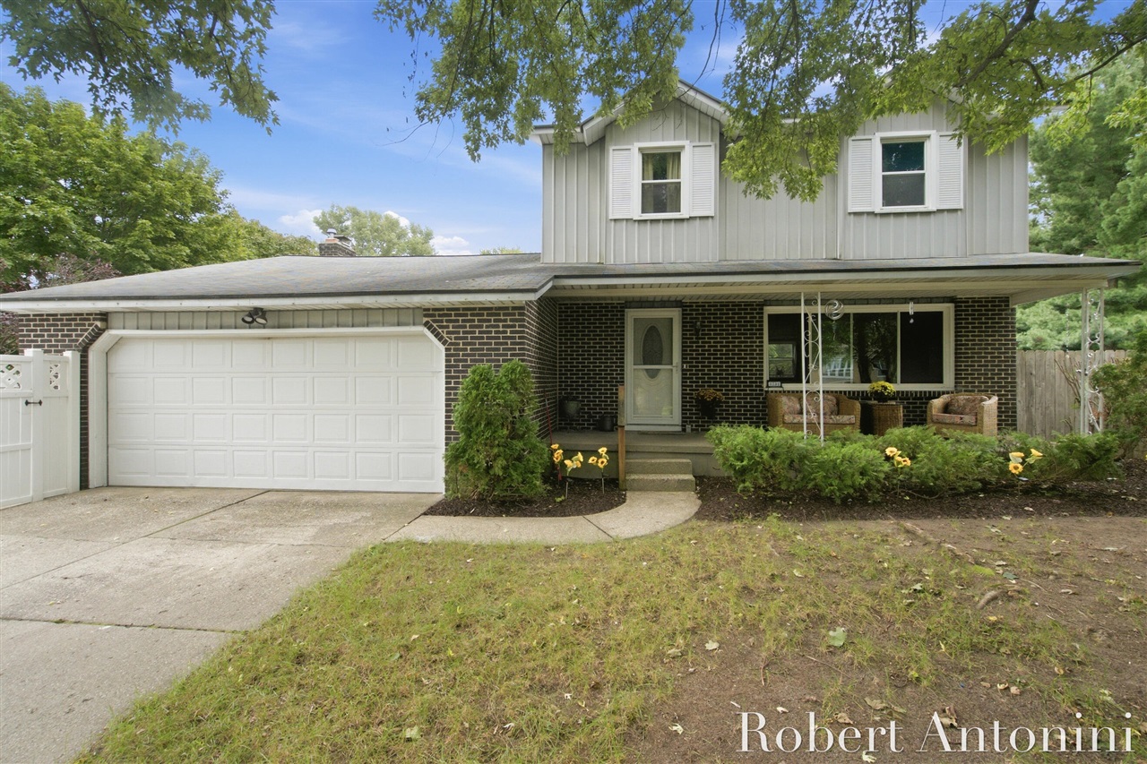 Photo 1 of Sale Pending at 3756 Summit View Dr, Grand Rapids, MI 49525 | MLS# 70559947 | Listing updated on 2026-09-24