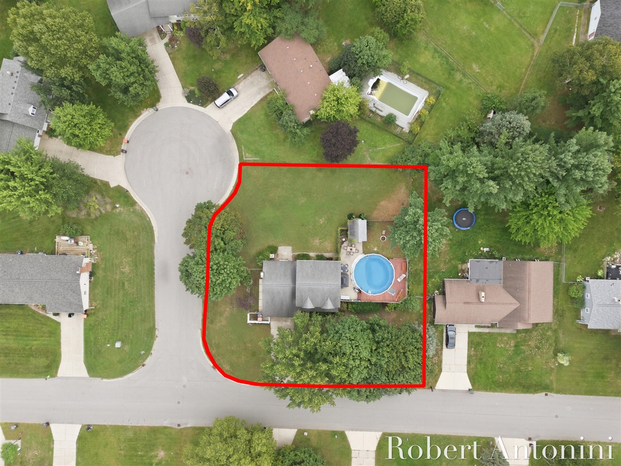 Photo 3 of Sale Pending at 3756 Summit View Dr, Grand Rapids, MI 49525 | MLS# 70559947 | Listing updated on 2026-09-24