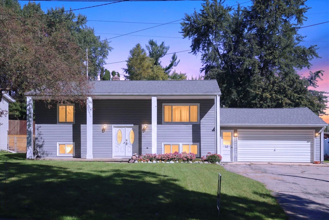 Photo 1 of Single family home for sale at 1761 Fulton St, Grand Rapids, MI 49504 | MLS# 70559986 | Listing updated on 2026-09-26