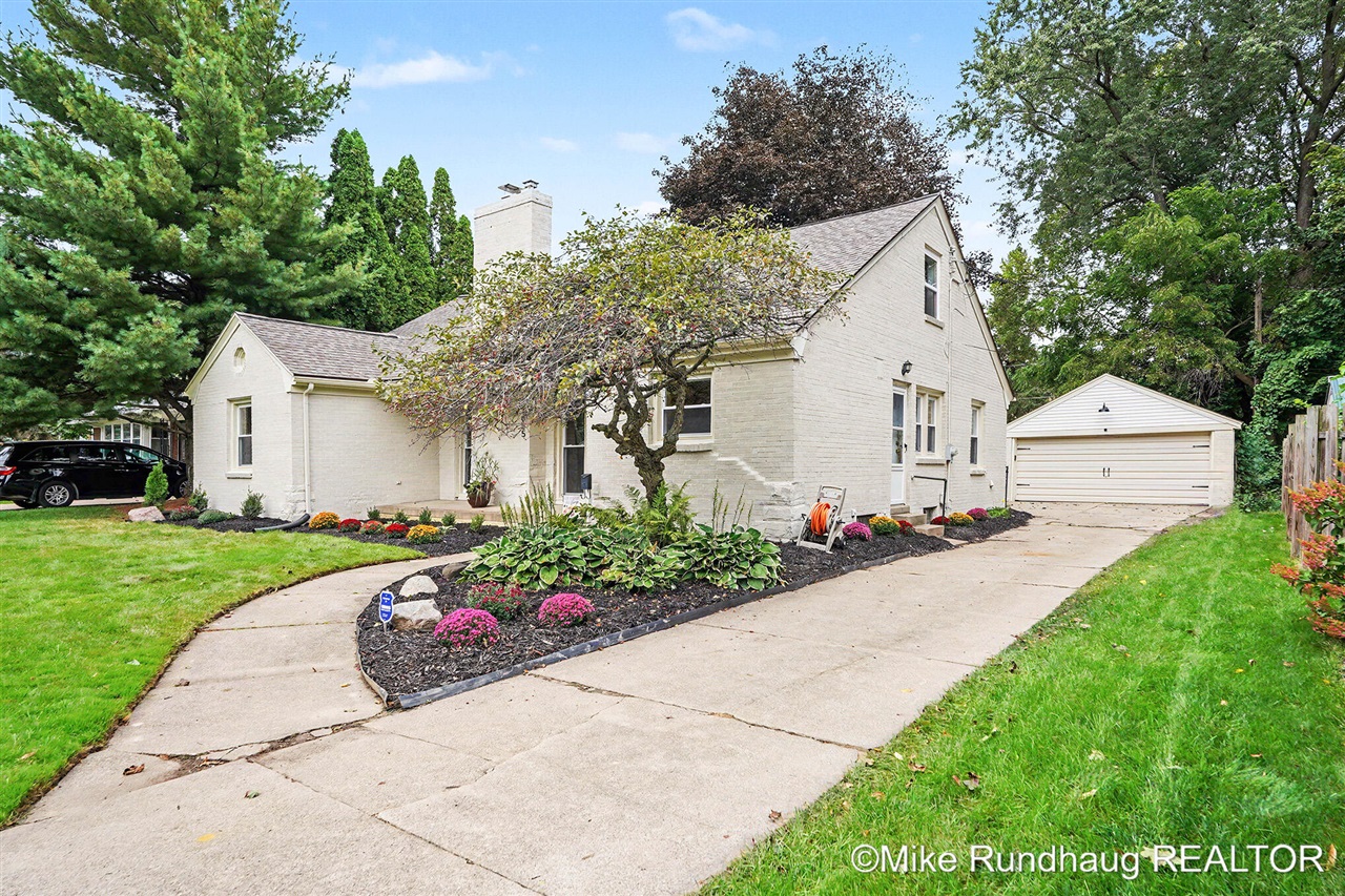 Photo 1 of Single family home for sale at 1625 Oswego St, Grand Rapids, MI 49504 | MLS# 70560029 | Listing updated on 2026-09-23