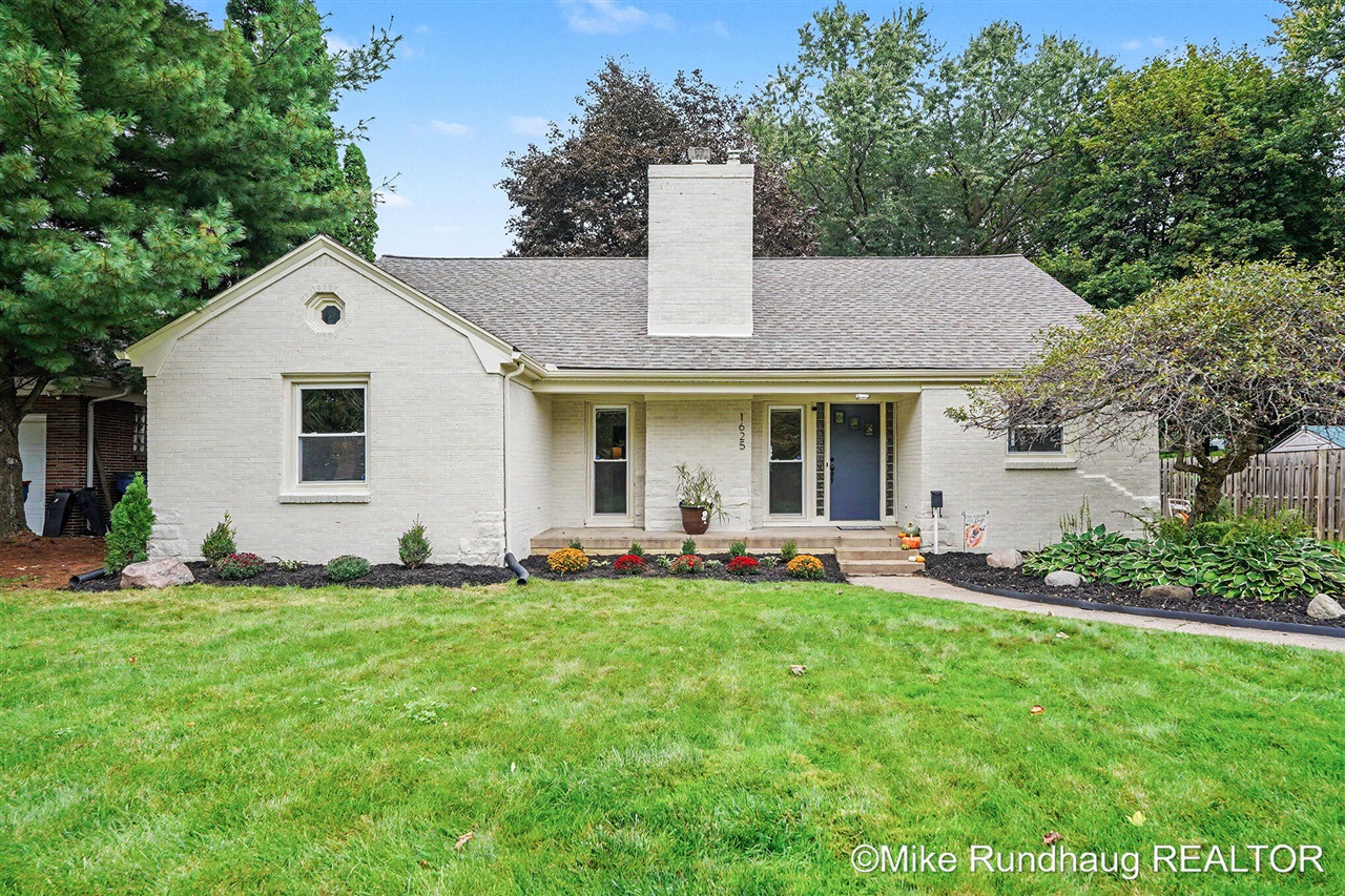 Photo 2 of Single family home for sale at 1625 Oswego St, Grand Rapids, MI 49504 | MLS# 70560029 | Listing updated on 2026-09-23