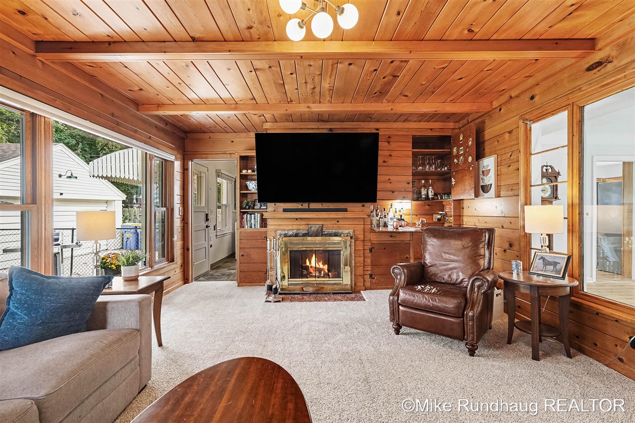 Photo 4 of Single family home for sale at 1625 Oswego St, Grand Rapids, MI 49504 | MLS# 70560029 | Listing updated on 2026-09-23