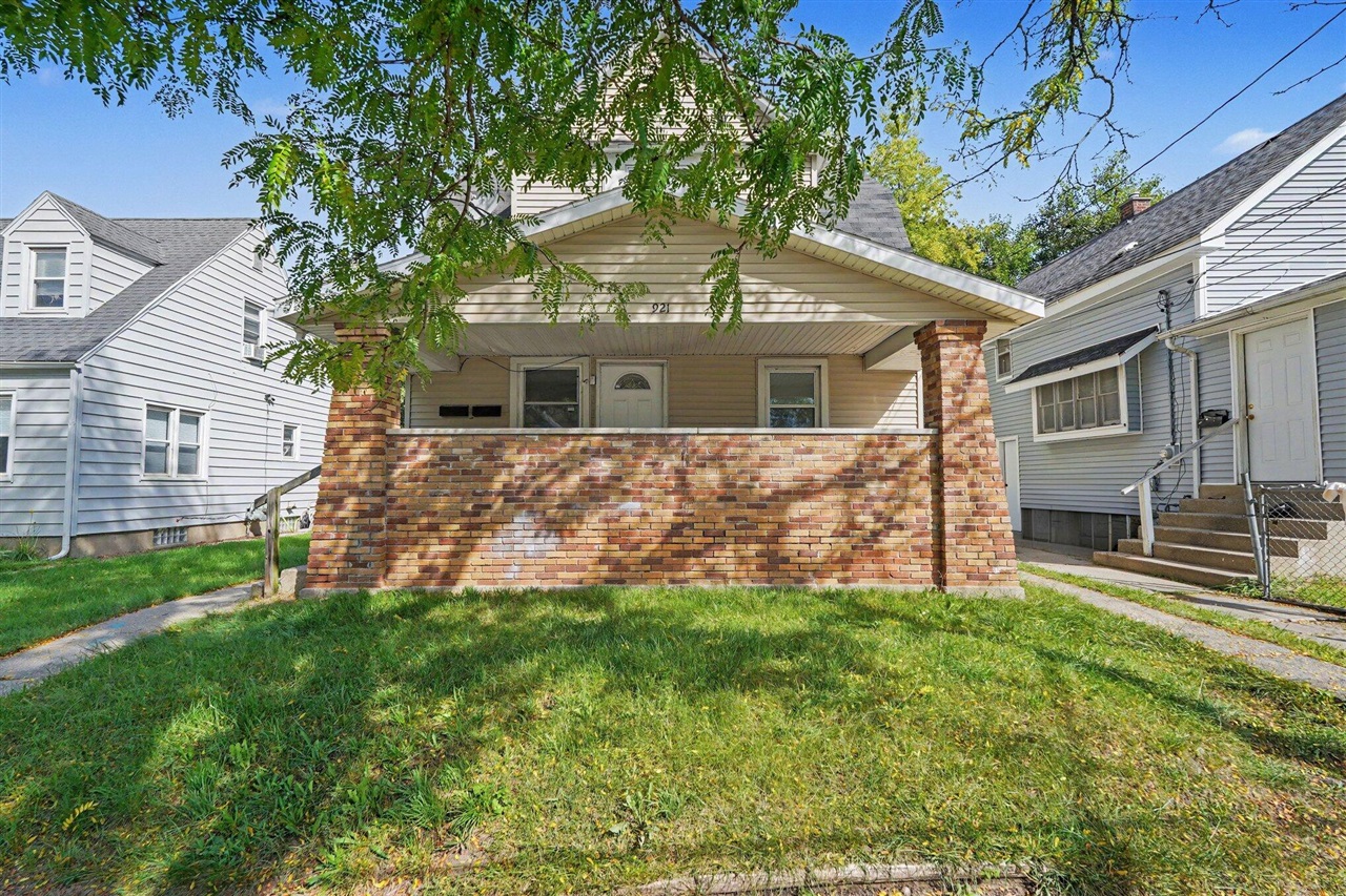 Photo 2 of Multi family home for sale at 921 Humbolt St, Grand Rapids, MI 49507 | MLS# 70560036 | Listing updated on 2026-09-30