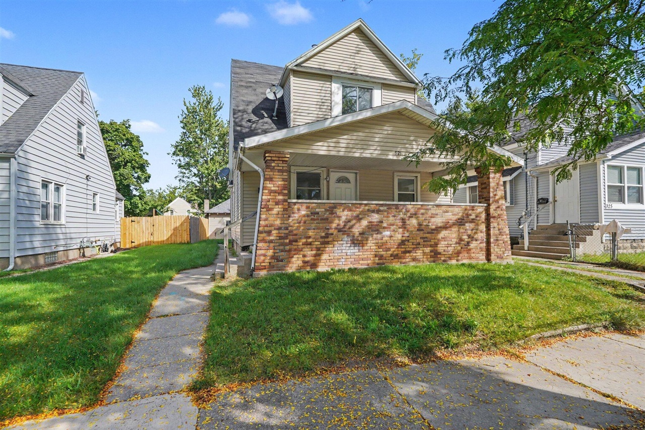 Photo 3 of Multi family home for sale at 921 Humbolt St, Grand Rapids, MI 49507 | MLS# 70560036 | Listing updated on 2026-09-30