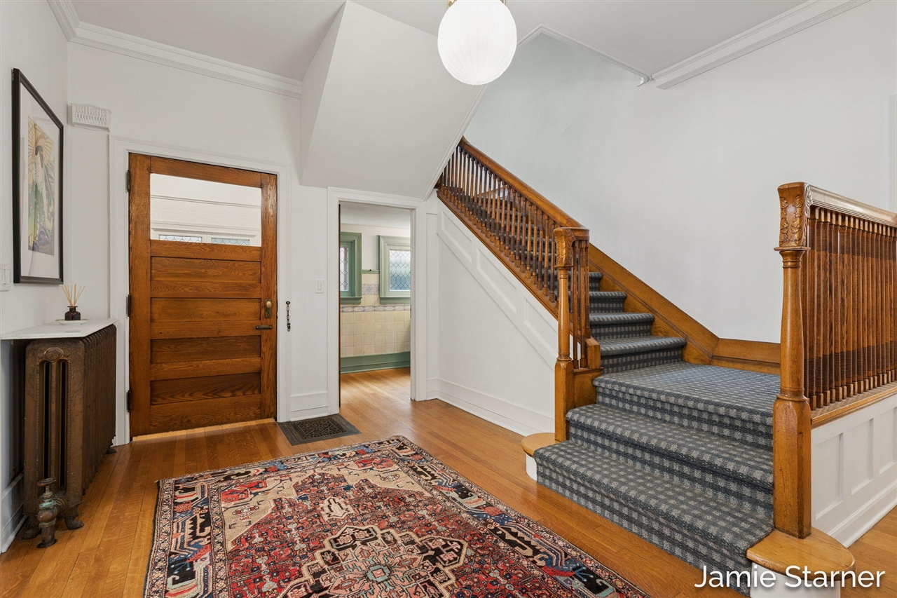 Photo 4 of Single family home for sale at 60 College Ave, Grand Rapids, MI 49503 | MLS# 70560048 | Listing updated on 2026-09-23
