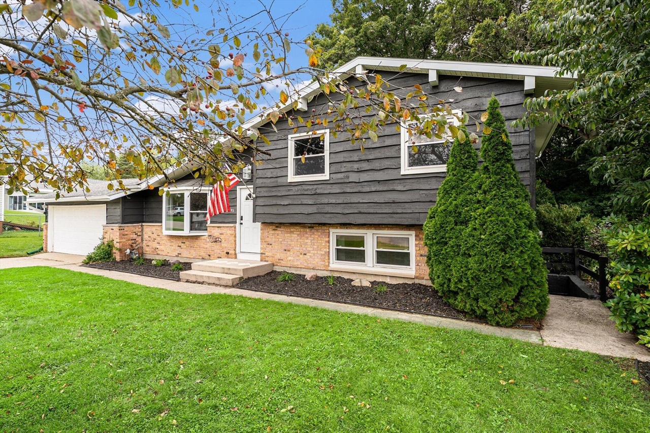 Photo 3 of Single family home for sale at 193 Lantern Dr, Comstock Park, MI 49321 | MLS# 70560082 | Listing updated on 2026-10-07