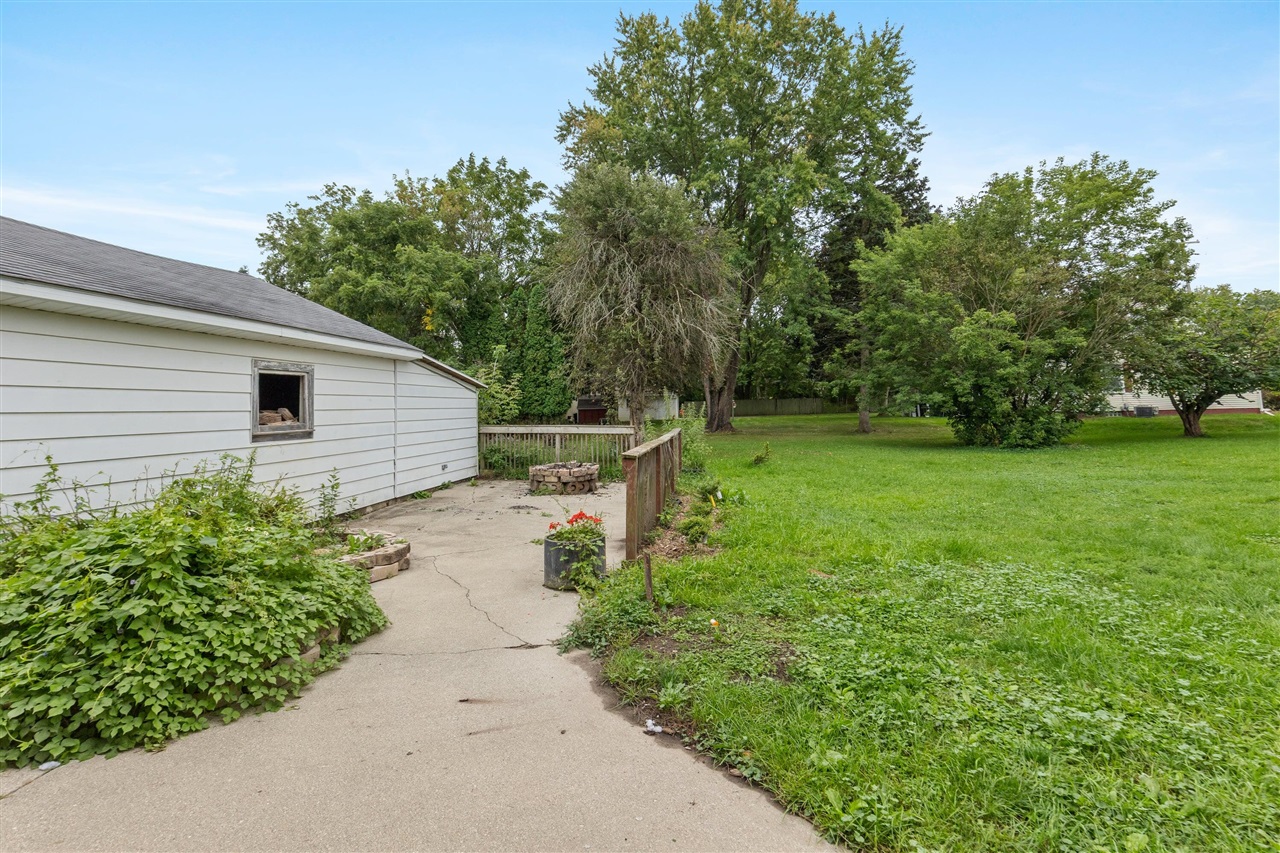 Photo 4 of Single family home for sale at 4032 Richmond St, Grand Rapids, MI 49534 | MLS# 70560110 | Listing updated on 2026-09-24