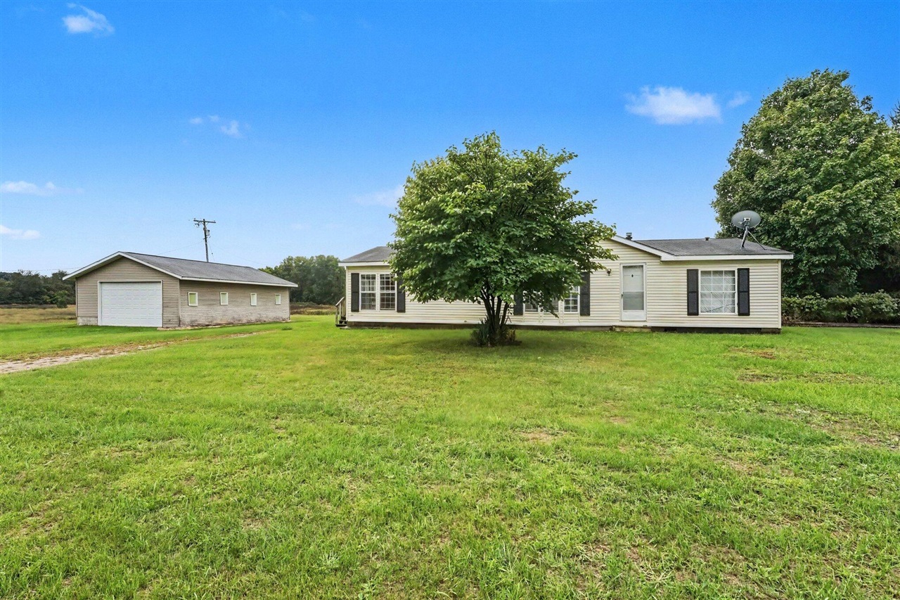 Photo 2 of Single family home for sale at 100 19 Mile Rd, Cedar Springs, MI 49319 | MLS# 70560135 | Listing updated on 2026-09-28