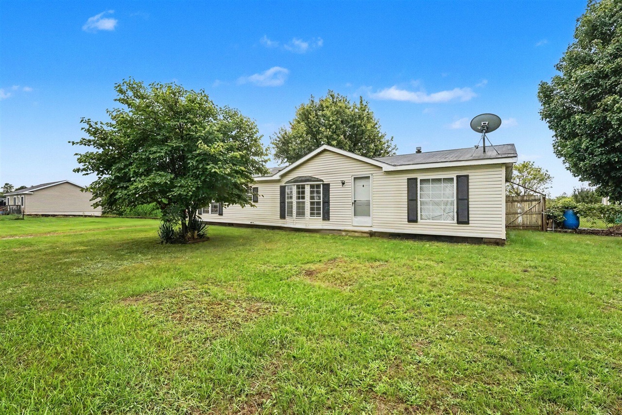 Photo 3 of Single family home for sale at 100 19 Mile Rd, Cedar Springs, MI 49319 | MLS# 70560135 | Listing updated on 2026-09-28