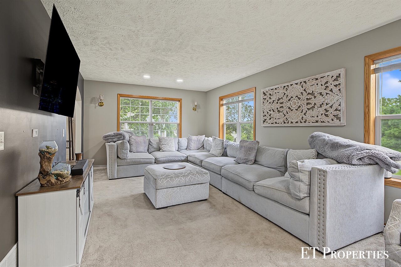 Photo 4 of Single family home for sale at 8954 Lady Lauren Dr, Rockford, MI 49341 | MLS# 70560216 | Listing updated on 2026-10-07