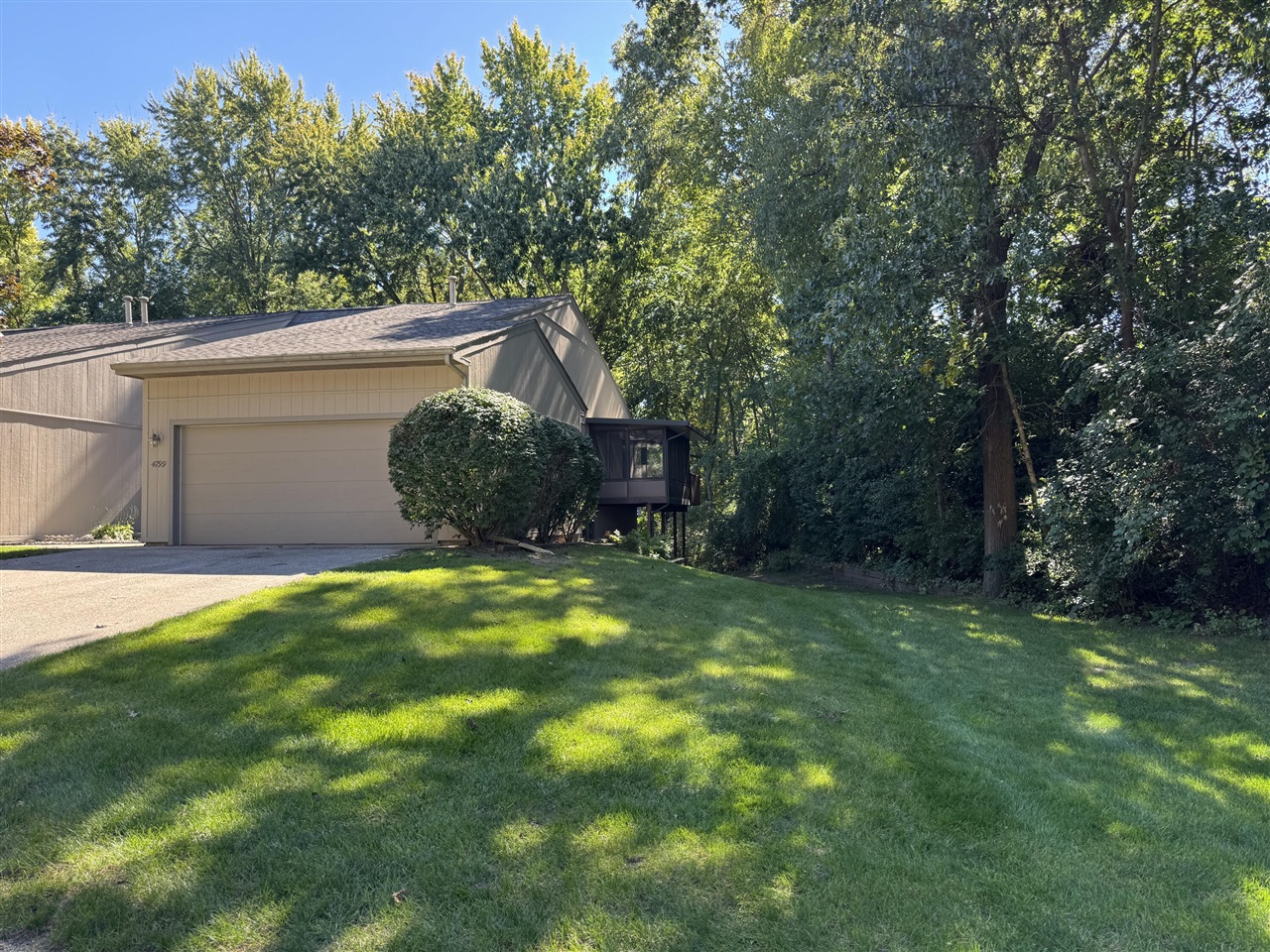 Photo 1 of Sale Pending at 4799 Rockvalley Dr, Grand Rapids, MI 49525 | MLS# 70560229 | Listing updated on 2026-10-04