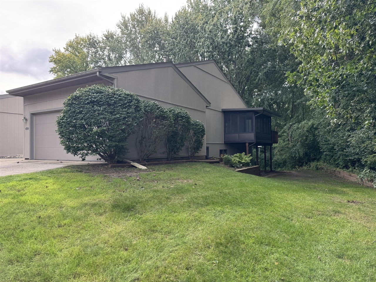 Photo 3 of Condo for sale at 4799 Rockvalley Dr, Grand Rapids, MI 49525 | MLS# 70560229 | Listing updated on 2026-09-24