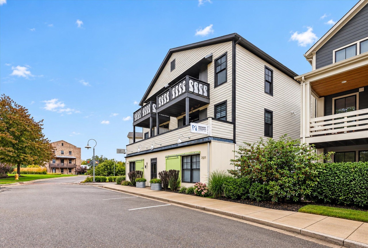 Photo 1 of Condo for sale at 2039 Celadon Dr, Grand Rapids, MI 49525 | MLS# 70560257 | Listing updated on 2026-09-23