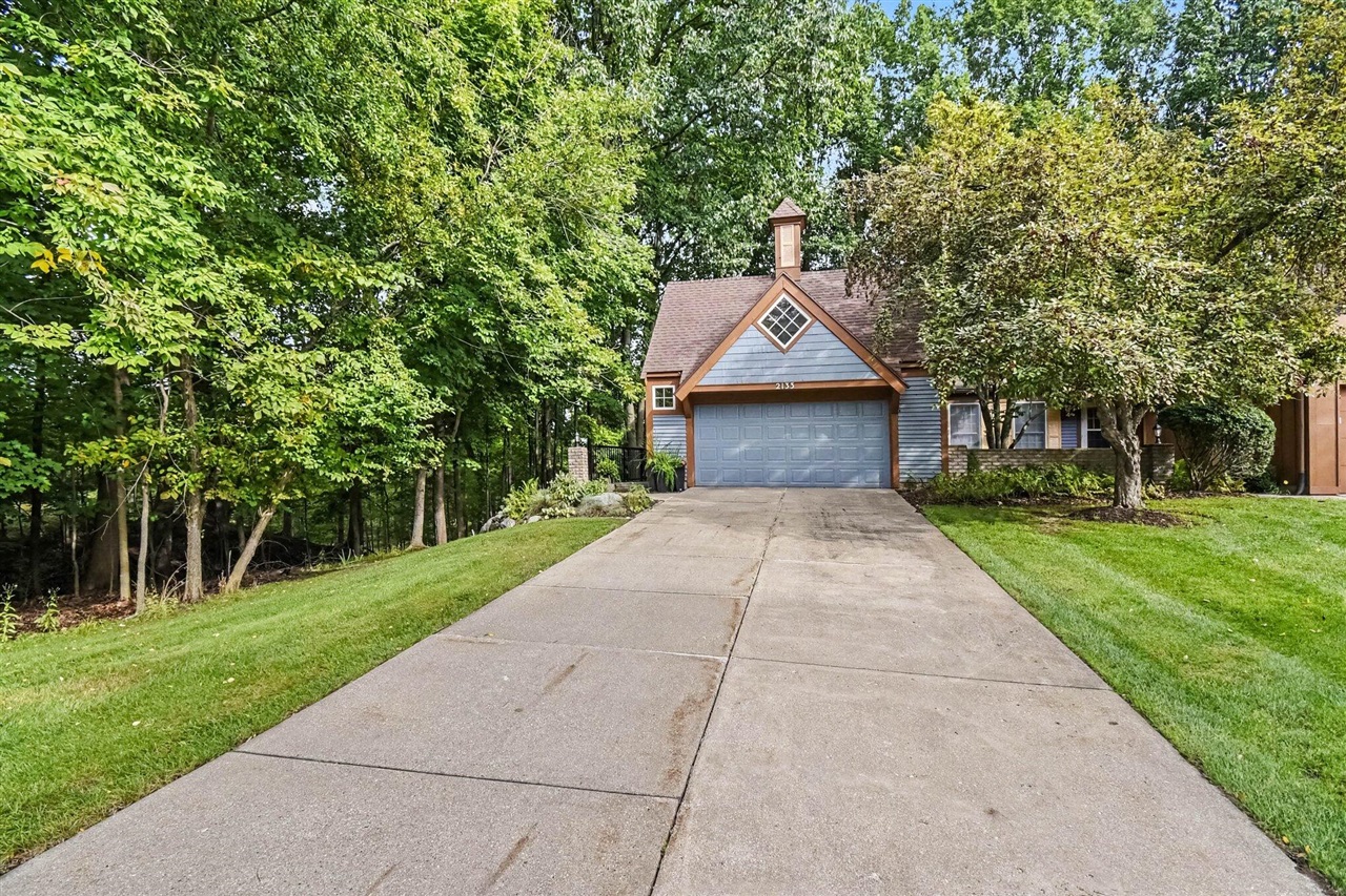 Photo 2 of Condo for sale at 2133 N Cross Crk Dr, Grand Rapids, MI 49508 | MLS# 70560260 | Listing updated on 2026-09-24