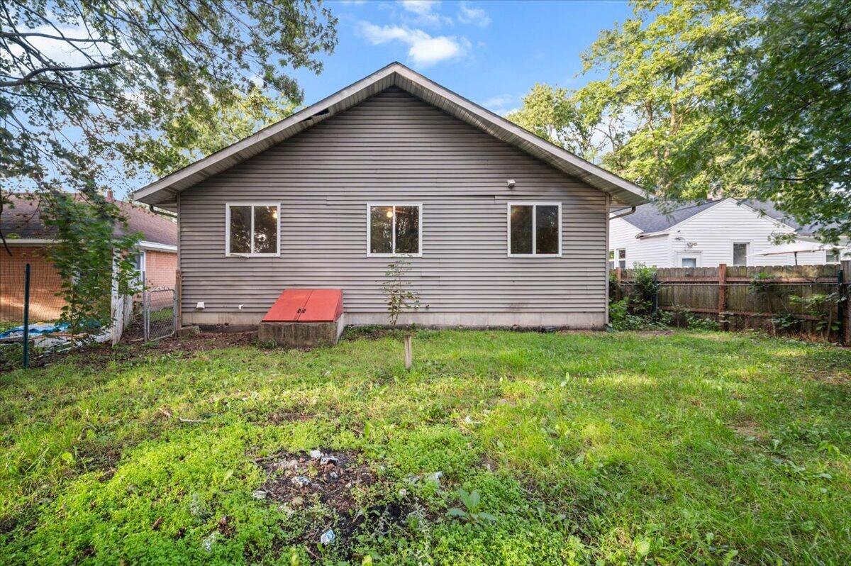 Photo 3 of Single family home for sale at 216 Maplelawn St, Grand Rapids, MI 49548 | MLS# 70560263 | Listing updated on 2026-09-24