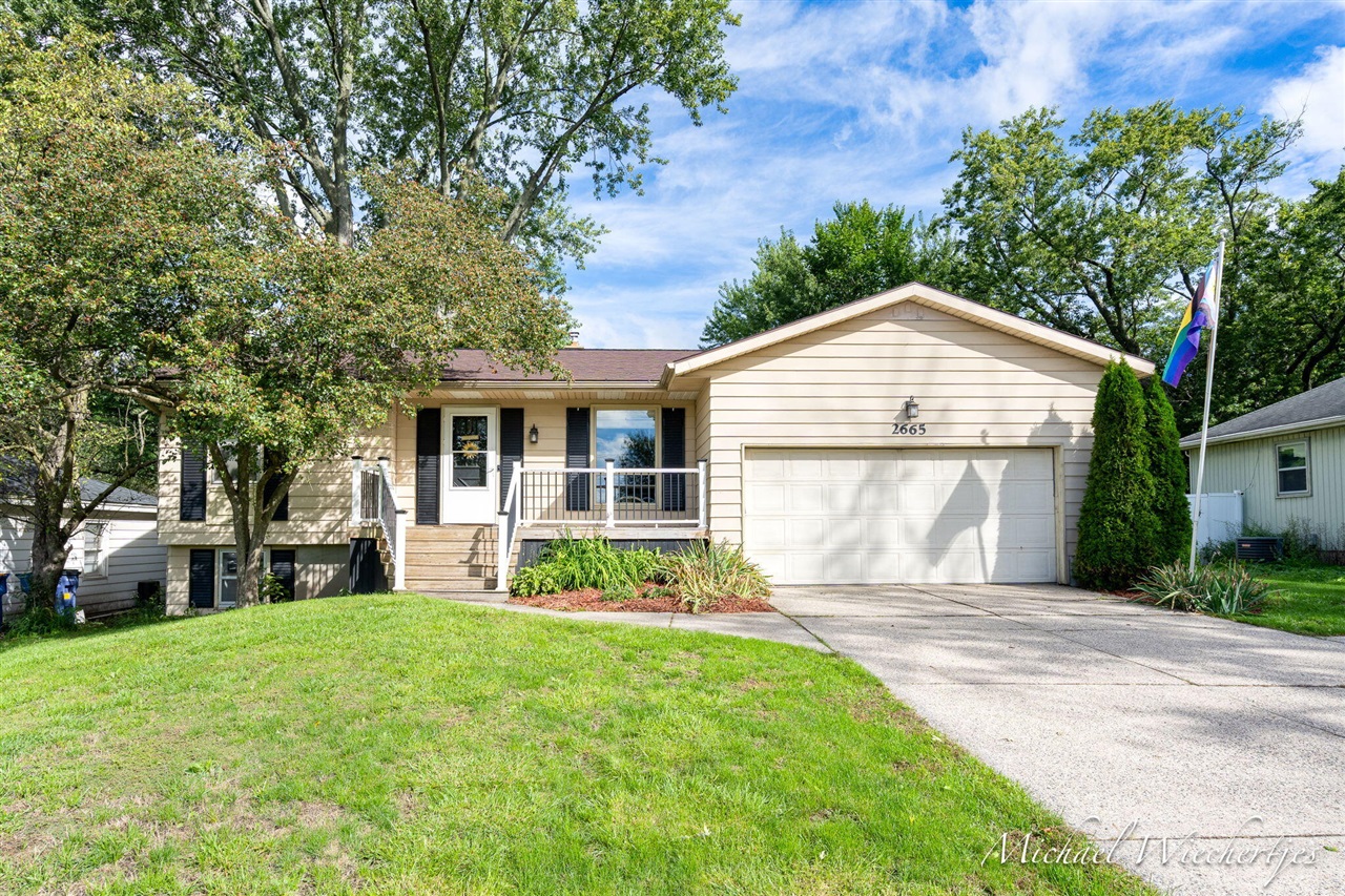 Photo 1 of Single family home for sale at 2665 Burton St, Grand Rapids, MI 49546 | MLS# 70560266 | Listing updated on 2026-10-07