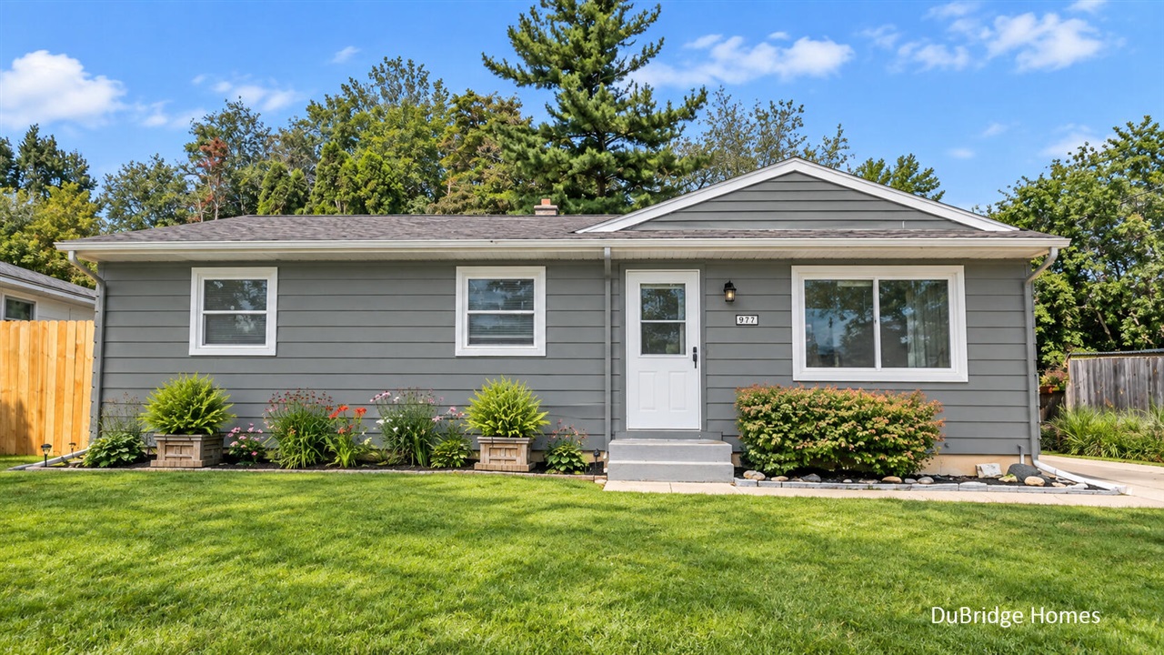 Photo 1 of Single family home for sale at 977 Coventry Dr, Grand Rapids, MI 49544 | MLS# 70560326 | Listing updated on 2026-10-09