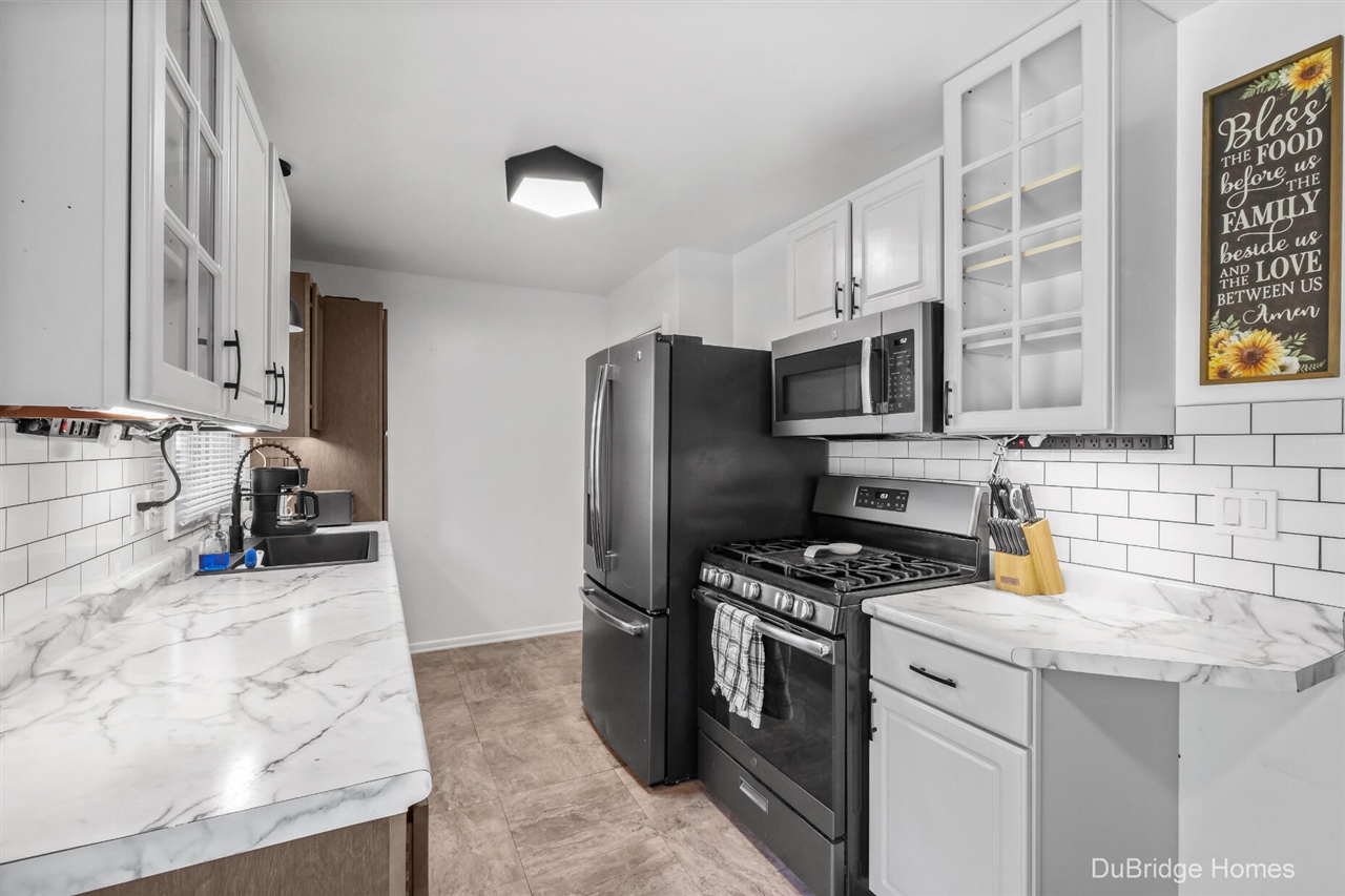Photo 2 of Single family home for sale at 977 Coventry Dr, Grand Rapids, MI 49544 | MLS# 70560326 | Listing updated on 2026-10-07