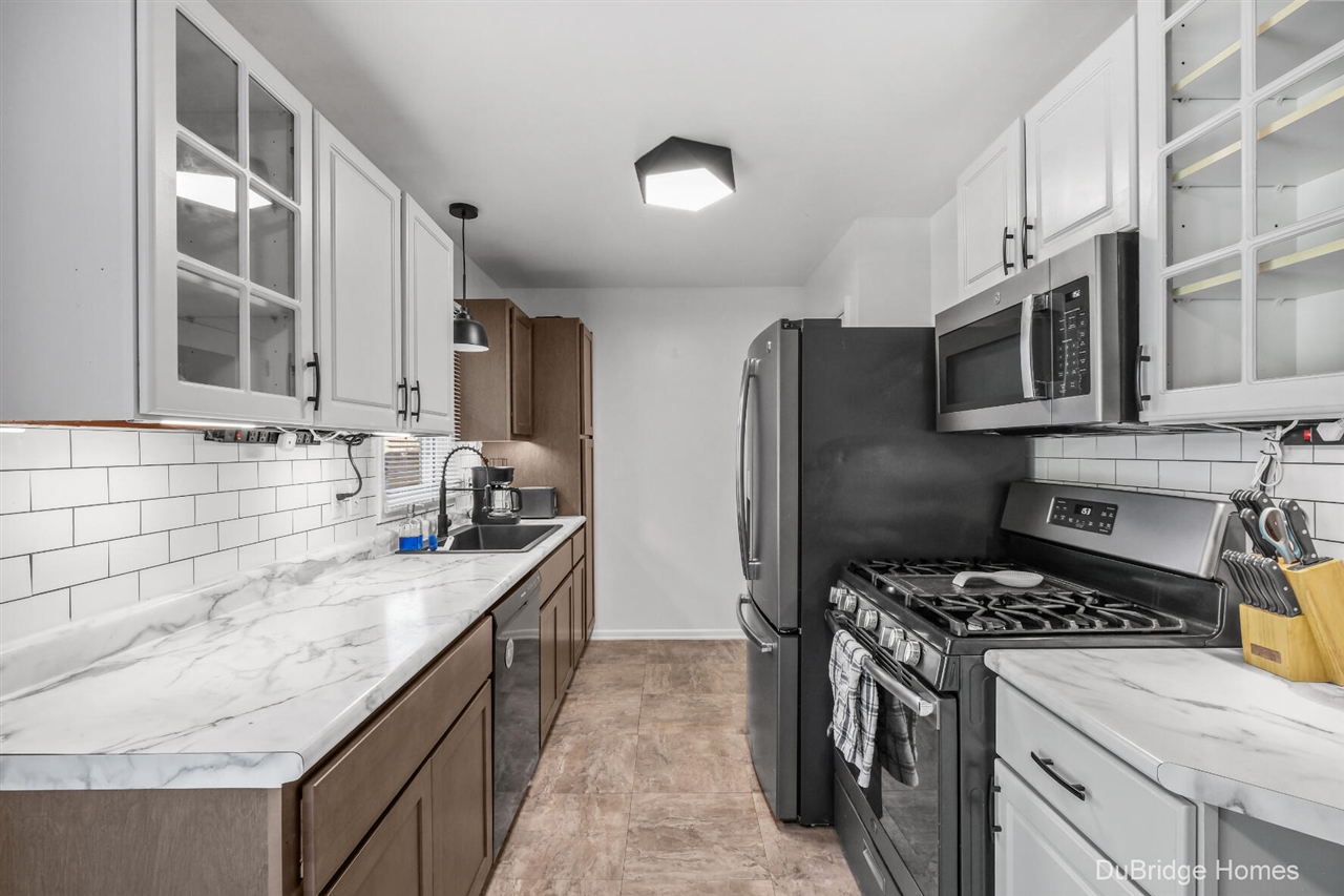 Photo 3 of Single family home for sale at 977 Coventry Dr, Grand Rapids, MI 49544 | MLS# 70560326 | Listing updated on 2026-10-07