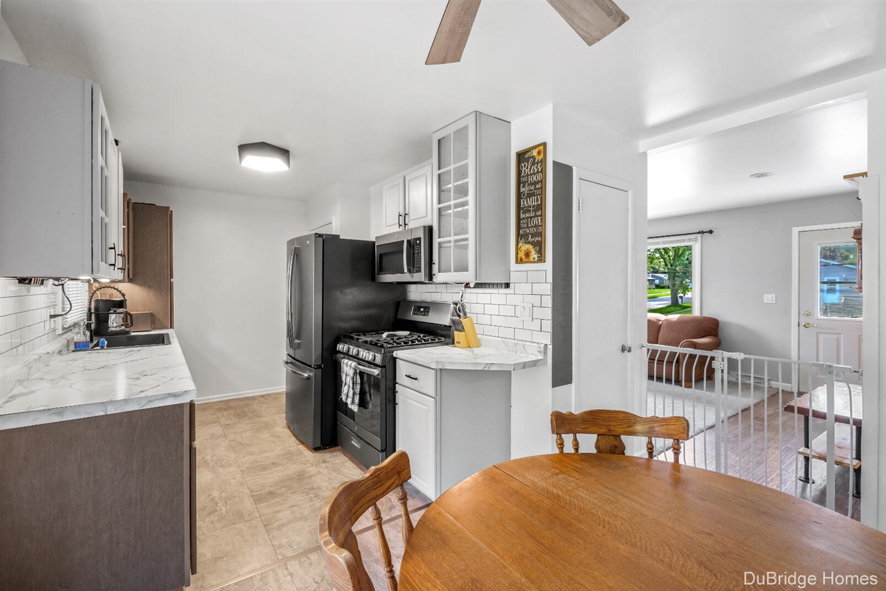 Photo 4 of Single family home for sale at 977 Coventry Dr, Grand Rapids, MI 49544 | MLS# 70560326 | Listing updated on 2026-10-07